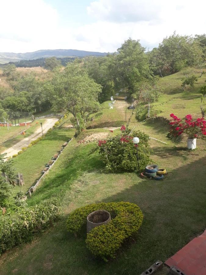 Hotel Campestre La Loma Curití מראה חיצוני תמונה